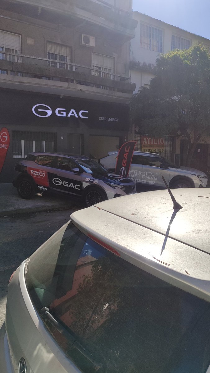 62lmf's tweet photo. Muy buen día @jorgemacri y @gcba consulta:
Que diferencia hay entre vender paltas y vender autos en la via pública? https://t.co/PKI7P5pvtM