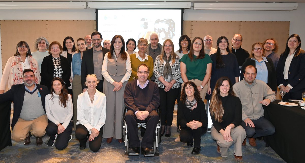 Uruguay_Natural's tweet photo. 📌 Se desarrolló el primer Desayuno de Trabajo del Programa Embajadores, liderado por el Ministerio de Turismo y la Asociación Uruguaya de Organizadores de Congresos, Ferias, Exposiciones y Afines.

Participaron de la actividad el Ministro de Turismo, Pablo Menoni; el Director Nacional de Turismo, Cristian Pos; y la Directora General, Florencia Ualde. 

Este nuevo encuentro estuvo dirigido al sector académico, con el objetivo de acercar los aspectos más relevantes del Programa y continuar fortaleciendo el posicionamiento de Uruguay como sede de eventos internacionales.

El turismo de reuniones representa una industria estratégica para el país. Cada visitante que llega a Uruguay por un congreso o convención genera un impacto económico significativamente superior al del turismo tradicional, impulsando sectores clave como la hotelería, la gastronomía, el transporte, el comercio y los servicios profesionales.

#UruguaySorprende