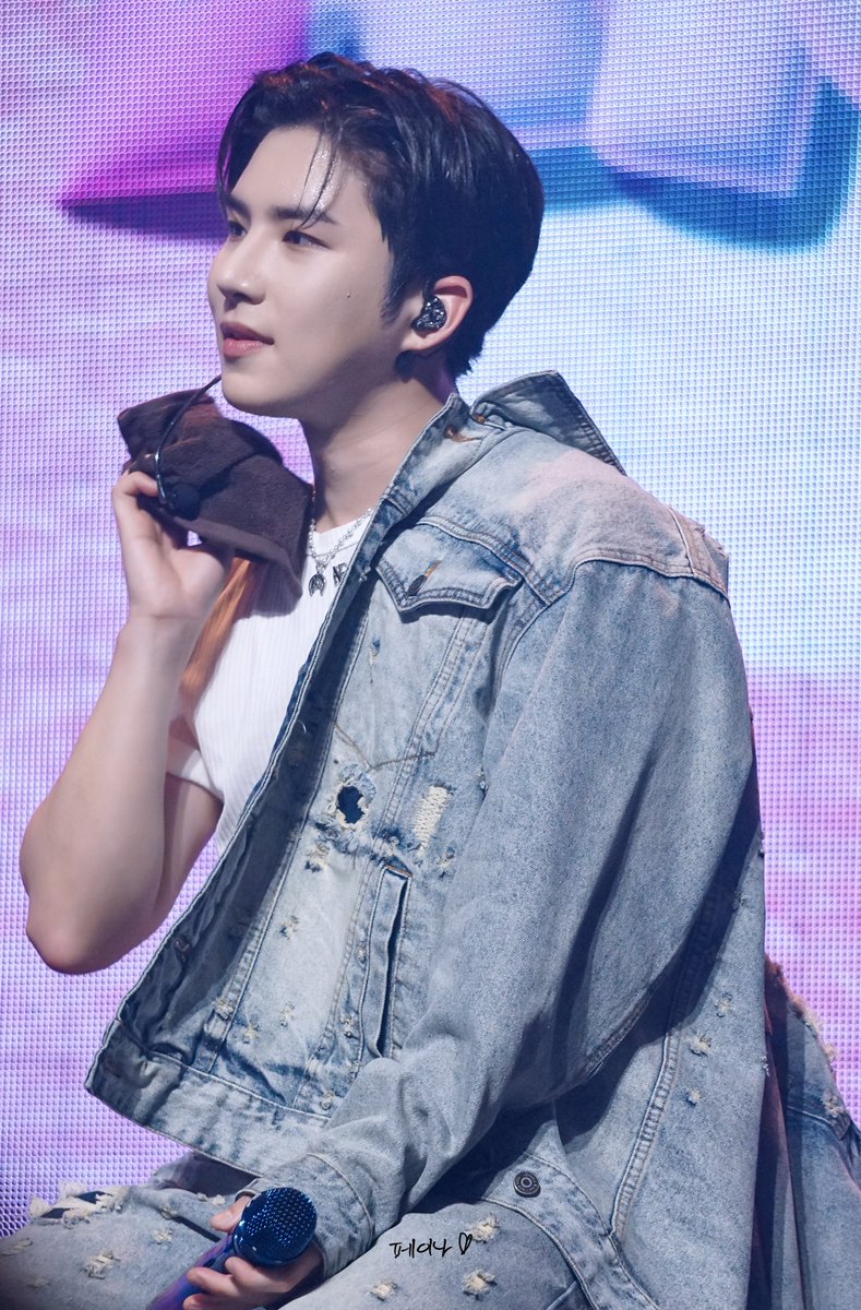 DearBabySun's tweet photo. #HappyWOWDay  
🎂🐻💜
#SEHYOONISWOW
#ACE #에이스_와우 https://t.co/TVtRGKuD5Y