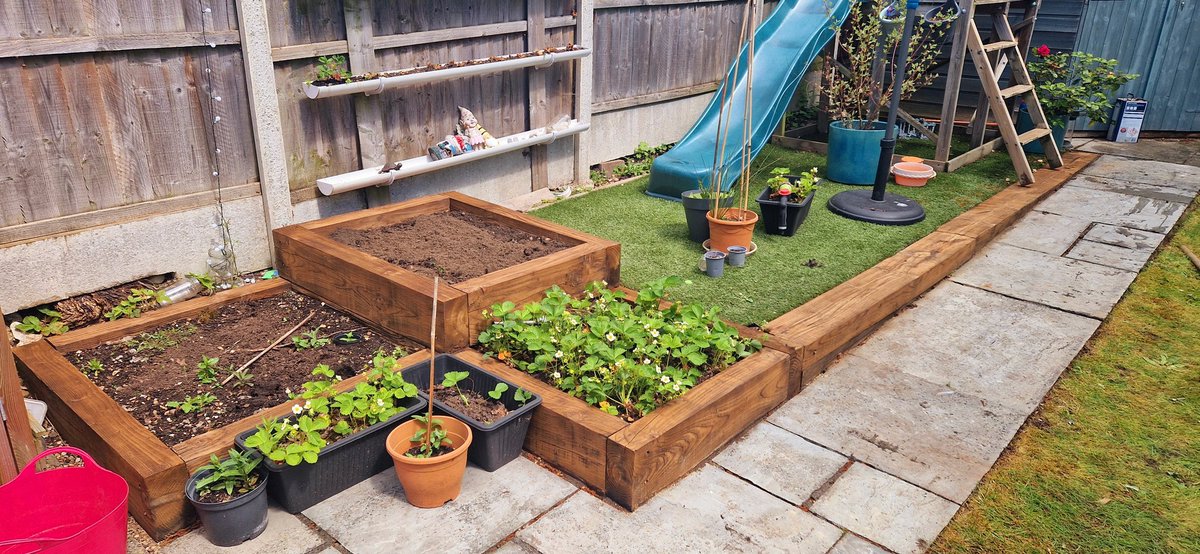 GandJLandscapes's tweet photo. Our latest project completed today π Replaced the decking with a 'Kandla Grey' Sandstone patio & restored the existing raised beds π #Nottingham #Landscaping #gardendesign #westbridgford #Creatingyourperfectspace https://t.co/ACv8ewCRCD https://t.co/6p0tuwsmo1 https://t.co/El1UwiTFdY