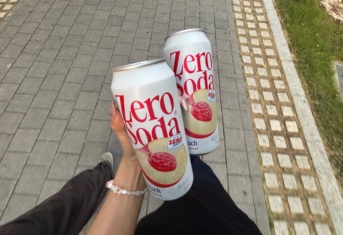 のり tweet media