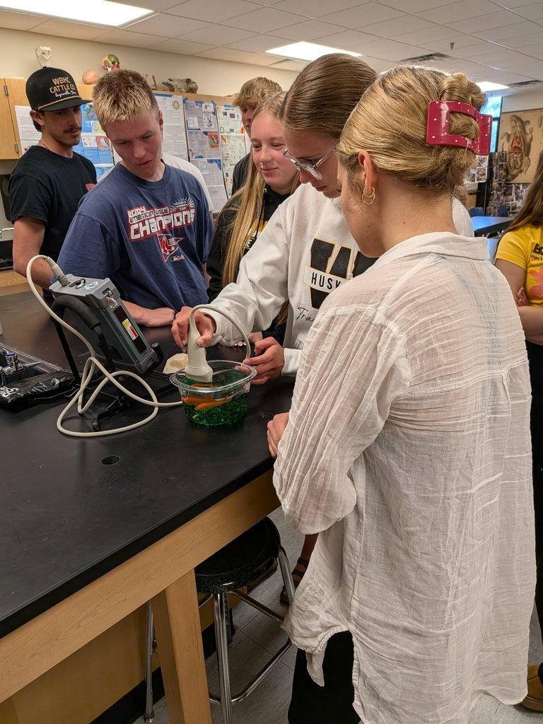 WintersetHS's tweet photo. Students using a ReproScan Ultrasound in College Anatomy #wintersethuskypride https://t.co/A3c9OUehDU