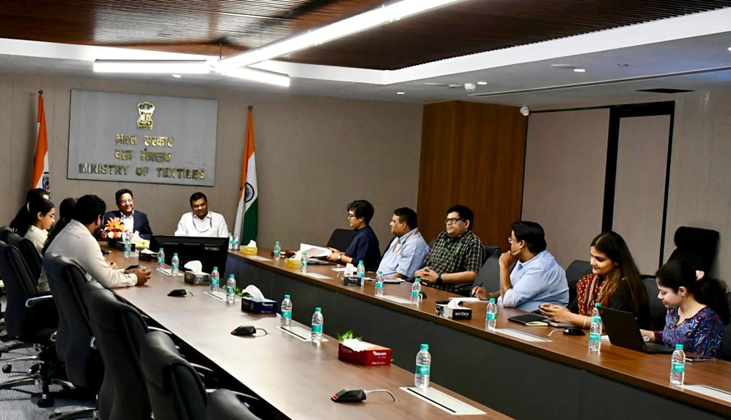 Ministry of Textiles tweet media