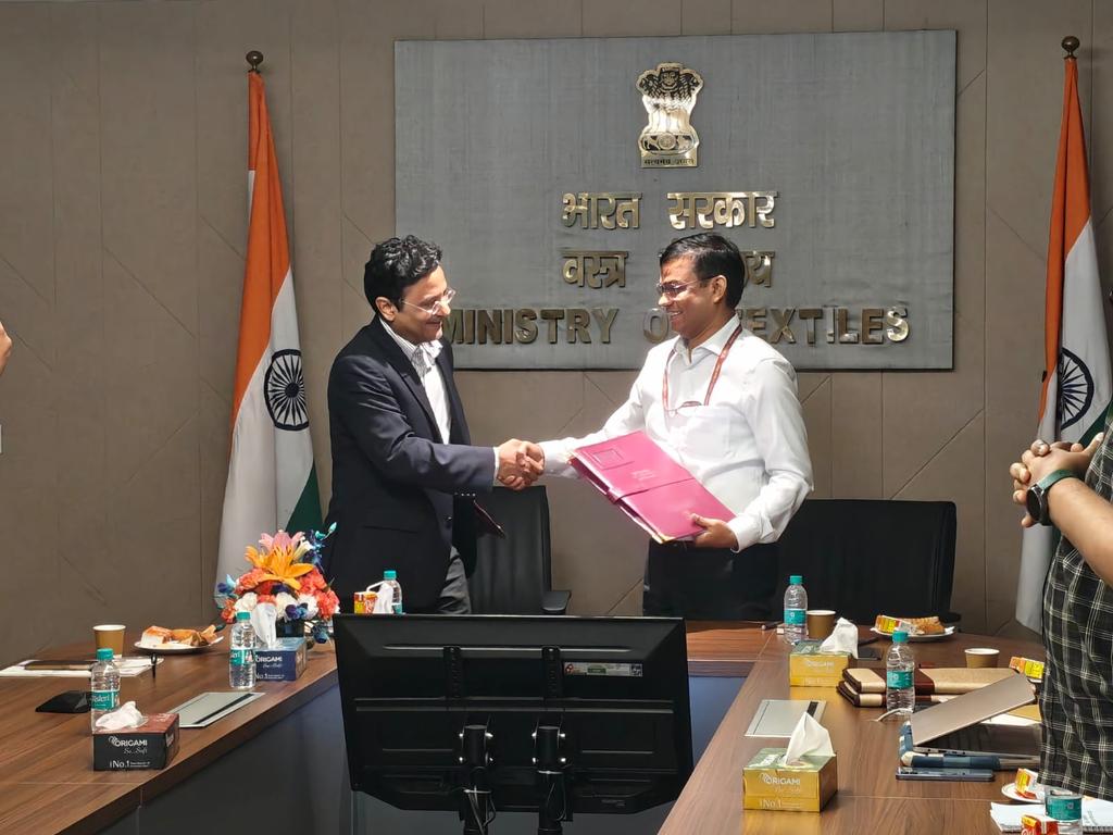 Ministry of Textiles tweet media