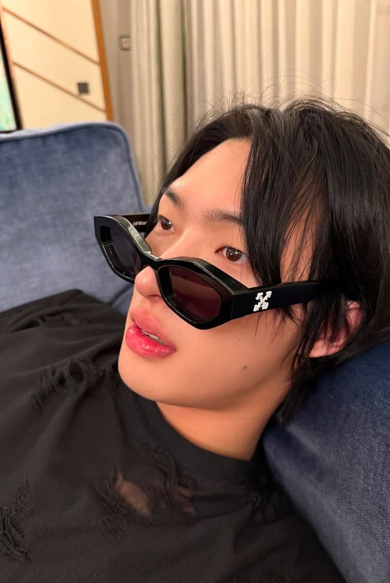 fixonashley's tweet photo. The most kissable lips https://t.co/ZAO96NCWaX
