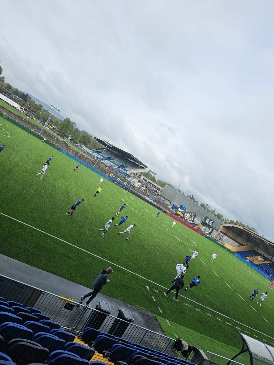 Veslaaa's tweet photo. Heia Brodd! (Og Nye Nadderud for å ha stellebord på stadion 👏🏻) https://t.co/5g5QnjtDEa