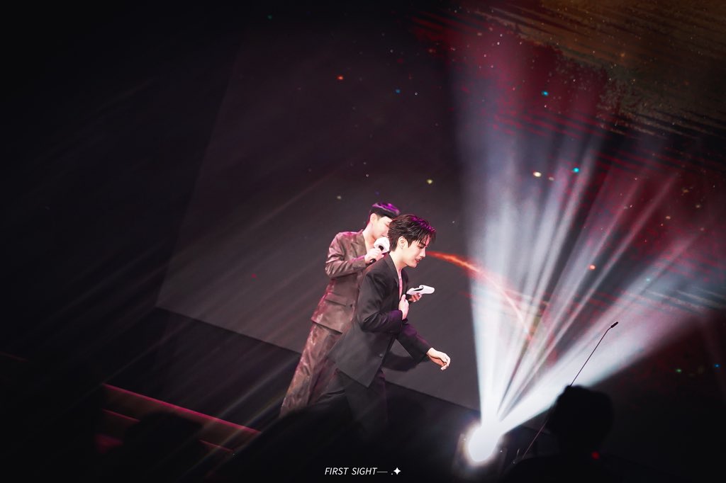 𝘍𝘐𝘙𝘚𝘛 𝘚𝘐𝘎𝘏𝘛── .✦ tweet media