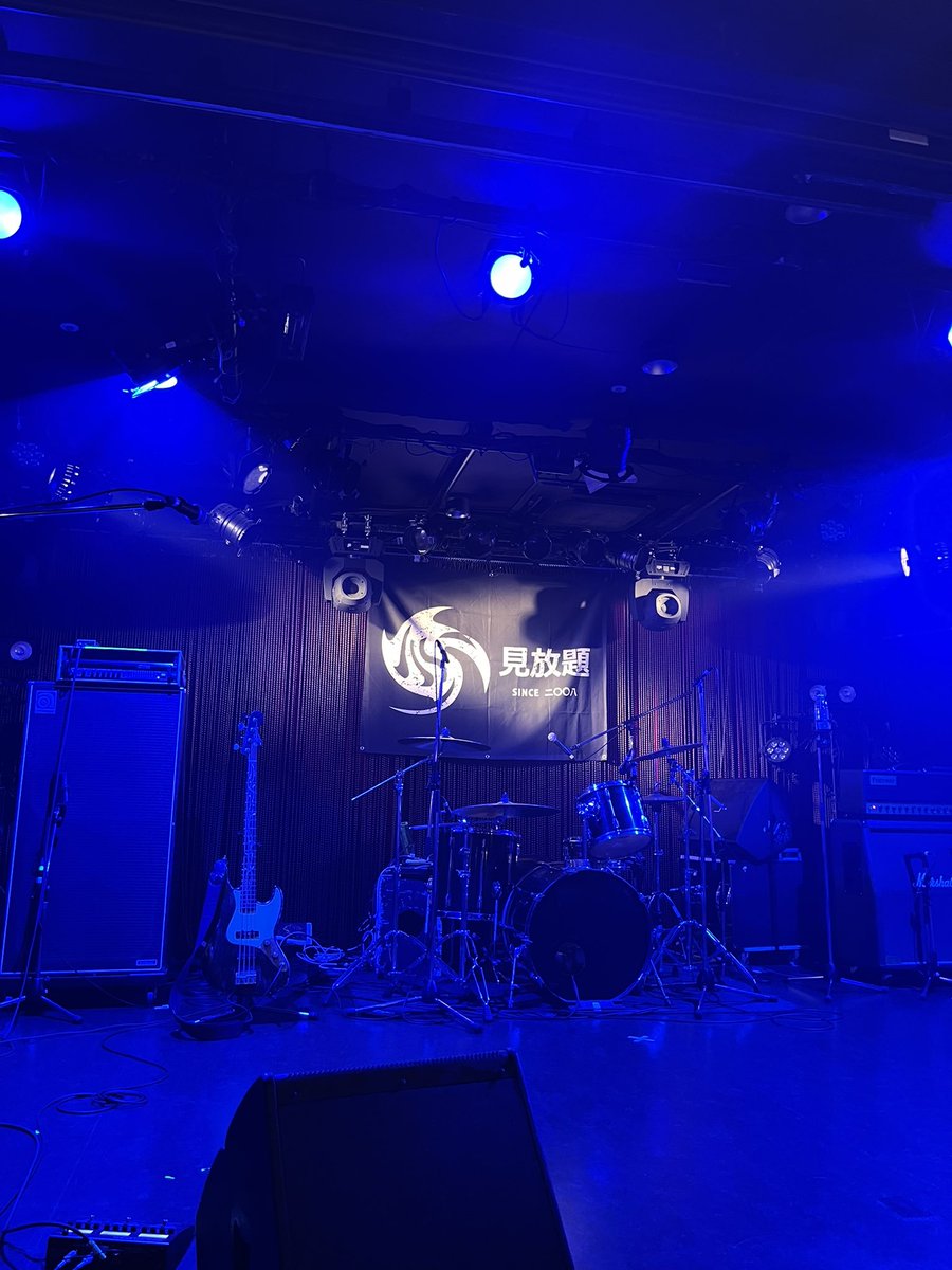 THEOVER1213's tweet photo. 見放題ツアーファイル
下北沢シャングリア✨

大好きな3バンドとはじめましてのthepadlesどのバンドも最高だった！
仲の良さがめっちゃ伝わった。

来年さらに大きくなるこの4バンドが
もっと大きな規模で対バンするのを楽しみにしたい。 https://t.co/wC5wQ6LAVr