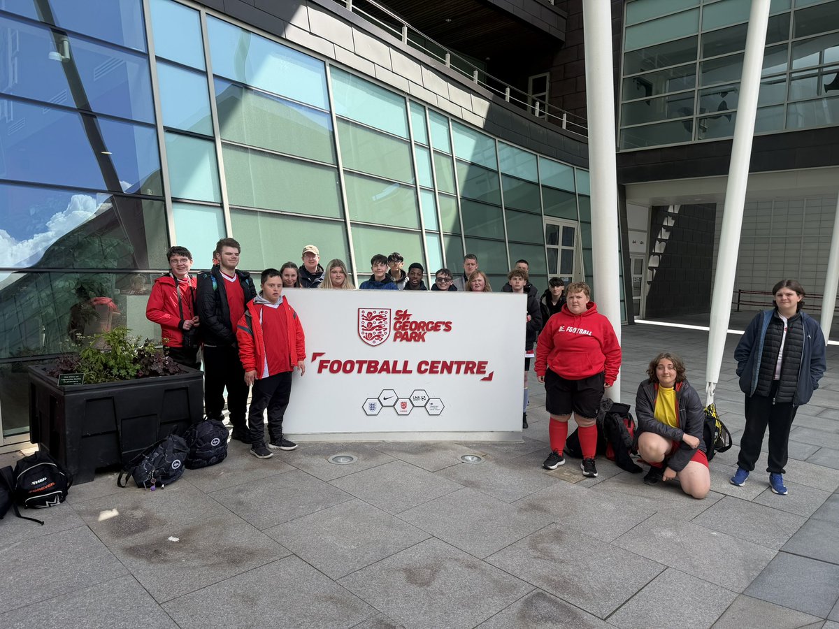 pe_stchris's tweet photo. What an amazing day. So proud of our @LshipSkillsFdn sports leaders they took part with enthusiasm all day. Thank you to our coaches Chloe and Ben @stgeorgepark_ we highly recommend this experience. https://t.co/0VAmkLOTQ8