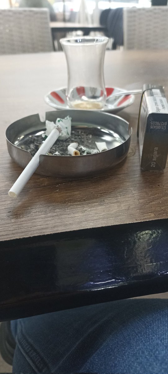 y_rewi's tweet photo. Gençliğimi çalışarak harcadım şimdi Saçlarımda emeğin rengi var. https://t.co/KYTY2eiDbF