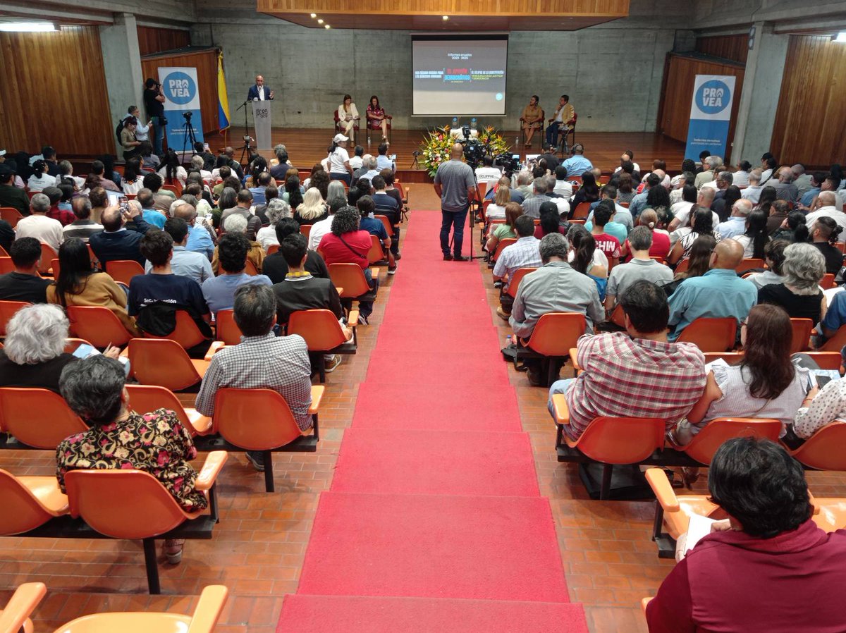 ReporteYa's tweet photo. #14May #InformeProvea #PeriodismoQueResiste
Estamos en vivo desde la presentación del #InformeProvea2025
El eclipse de la Constitución: Venezuela exige justicia y democracia.
Desde el auditorio naranja Faces-UCV ➡️https://t.co/SgLbY571cS… - @_Provea https://t.co/3hJO9449yV