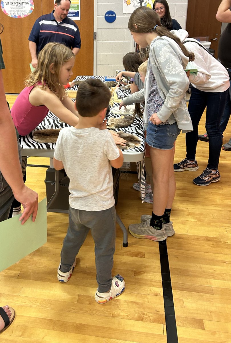 Avonworthschool's tweet photo. APC welcomed incoming Kindergarteners &amp; families for a Science Safari adventure during #RemakeLearningDays! Families explored safari-themed STEM activities, met future teachers &amp; classmates, and enjoyed a fun night preparing for fall. https://t.co/ILgRkDCWLz
