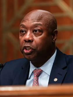 Crypt_Mancer's tweet photo. Senator Tim Scott plans to reject over a dozen crypto bill amendments due to drafting errors. This clears the path for a partisan markup. 

Bill advancing along party lines. Major step for US crypto rules. Watching market reaction on BingX.

#CryptoBill #TimScott https://t.co/tfjgSlWVpO