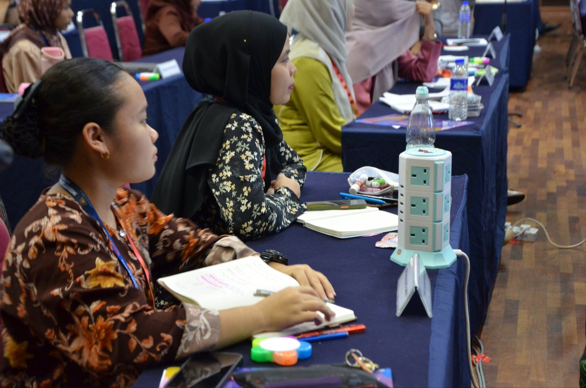 DOSM_ILSM's tweet photo. 📅 13 Mei 2026 (Rabu)
📍 Institut Latihan Statistik Malaysia
✨ Sesi perkongsian dalam Program SCDP bertajuk “Pekeliling Perkhidmatan &amp; Pengurusan Cuti�� bersama Puan Venothini a/p Retnam, Penolong Pengarah Kanan, Bahagian Perkhidmatan Seksyen Sumber Manusia. https://t.co/AeIOFlyW35