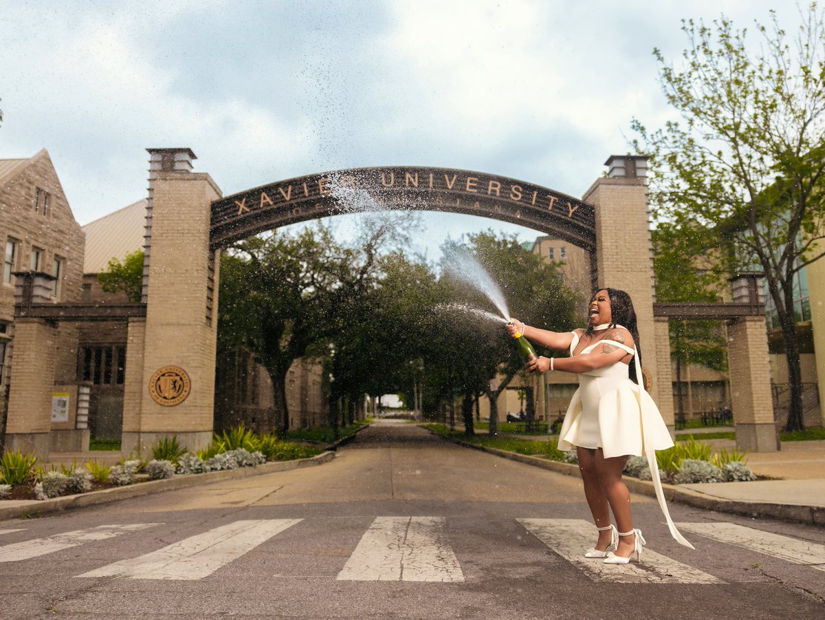 _bigniy's tweet photo. Chicago raised. Xavier made. 🎓

Graduating debt free, with honors, and with a story behind every accomplishment.
Signing out,

Taniya M. Griffin, B.S. Public Health Sciences 
Biology Minor https://t.co/M2PCHT51R7