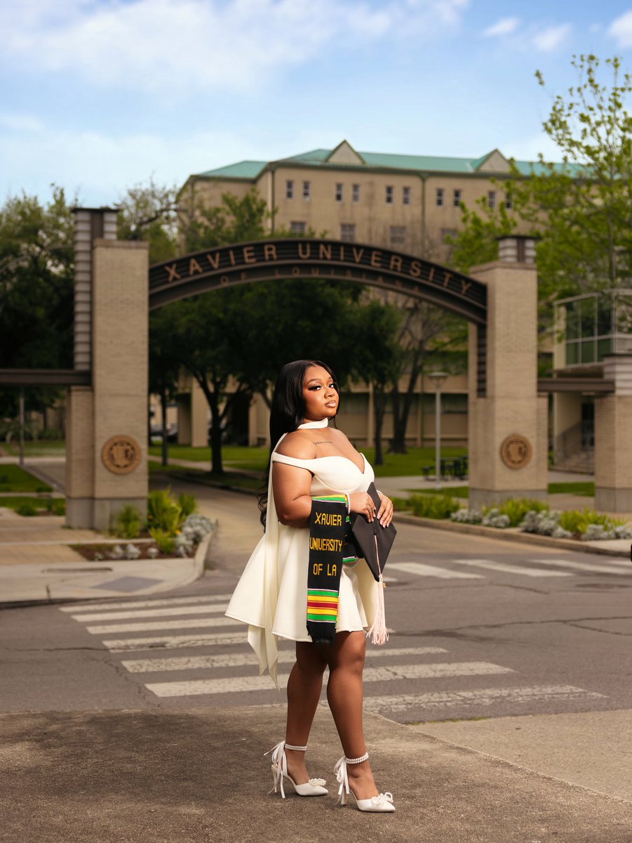 _bigniy's tweet photo. Chicago raised. Xavier made. 🎓

Graduating debt free, with honors, and with a story behind every accomplishment.
Signing out,

Taniya M. Griffin, B.S. Public Health Sciences 
Biology Minor https://t.co/M2PCHT51R7