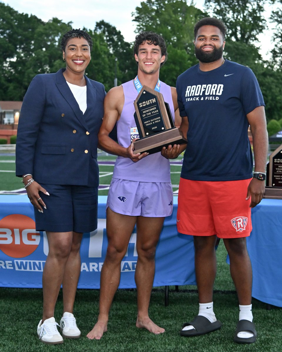 RadfordTrackXC's tweet photo. 𝐍𝐞𝐰 𝐠𝐮𝐲 𝐠𝐨𝐭 𝐠𝐚𝐦𝐞 💪

Tyrique earns @BigSouthSports Co-Newcomer of the Year after scoring 12 points between the Discus and Shot Put!

#RiseAndDefend https://t.co/BikGT2uSdR