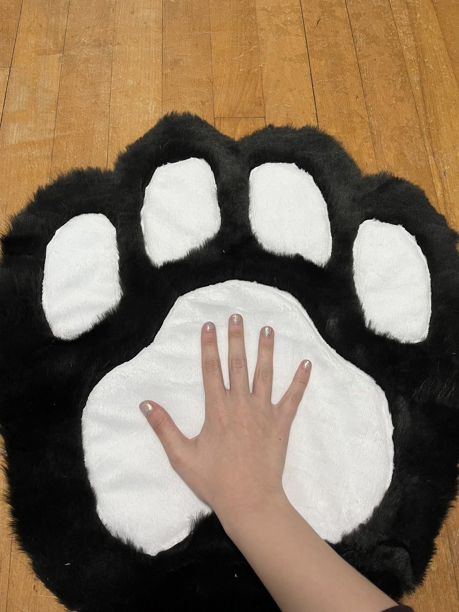 splashSWS's tweet photo. Yes the feetpaws are that big btw https://t.co/dU6S5bdwFL