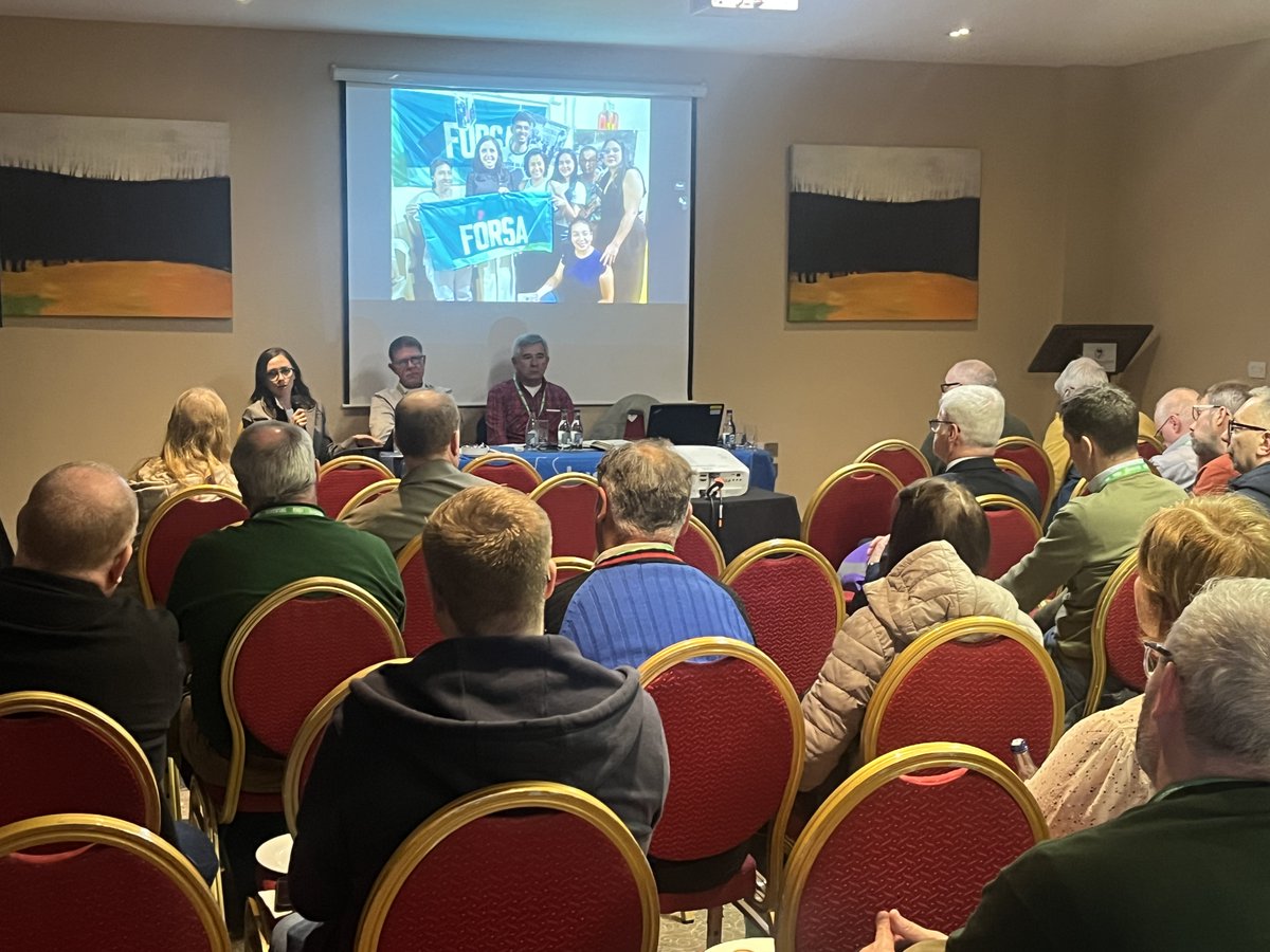 JFColombia's tweet photo. Packed JFC fringe at @forsa_union_ie conference in Killarney!

Our visitor @JairoRamirezh of @usofrenteobrero oil workers union thanked Fórsa members for their solidarity ahead of Colombia's crucial 31 May election. 

As always, fantastic support for JFC's campaign work! 🇮🇪🤝🇨🇴 https://t.co/sJeqUm6aom