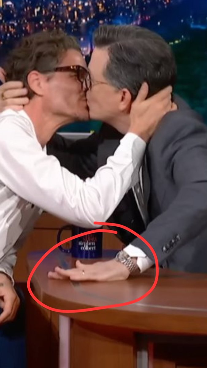 TommyCutterman's tweet photo. @GeeksGamersCom The seated kiss equivalent of kicking a heel up behind you. https://t.co/fBupnl5elX