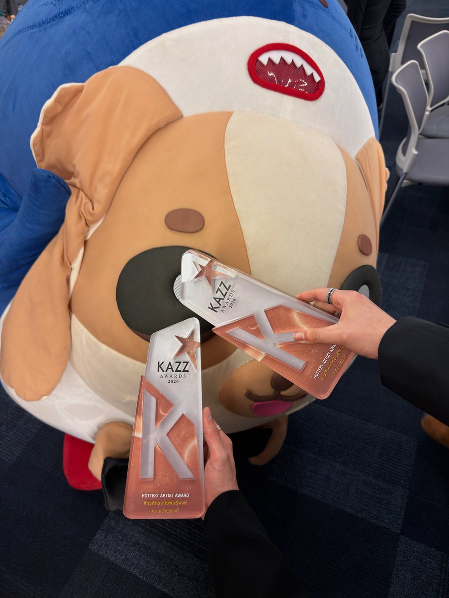 aj 𝜗𝜚˚⋆ tweet media