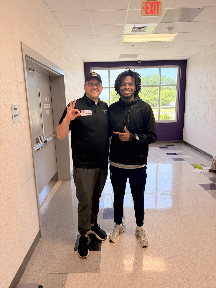 InSioneWeTrust's tweet photo. Thank you @CoachNGilbert For coming to check me out during school and giving good information about the school and program! @Ry_Beard @CoachClowney87 @CoachLDScott @Coach_Fishback @EveretteSands @RonnieFouch @CoachBenado  @NickPetrinoCCU @CoachThomas_CCU @Coach_CFRANK @Coach_BHolmes @coxmillftbl