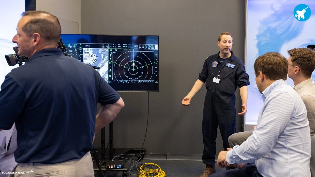 thef35's tweet photo. From collaboration to capability. 🇨🇭

Pilatus Switzerland engineers joined our Fort Worth team for an F-35 Cockpit Demonstration System workshop, gaining hands-on insight to develop their future pilot training solution for F-35 operators. https://t.co/OzhydxcwQD