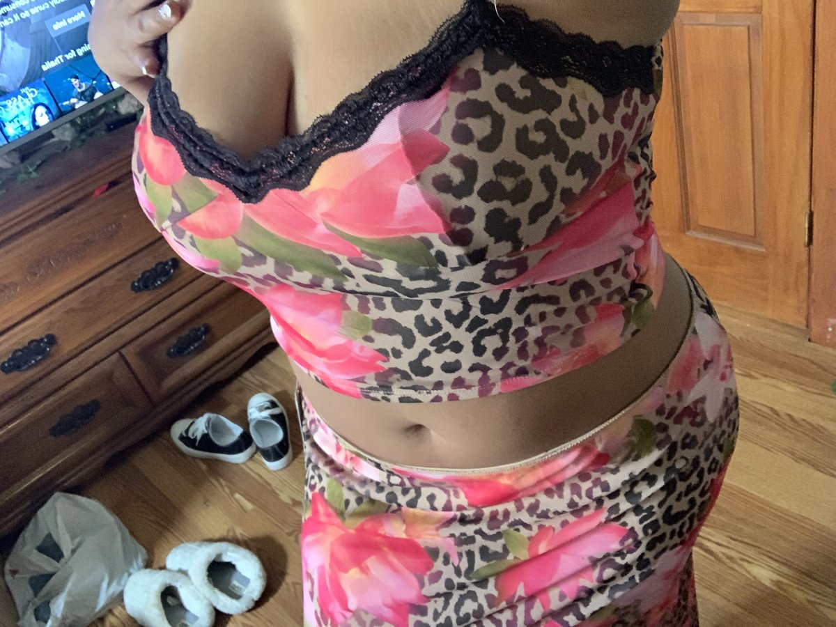 Cakecakejess's tweet photo. New fit alert😘 repost for a free d1ck rating 😈 https://t.co/oKyESw6Idx