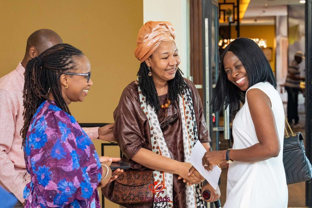 EmbassyConakry's tweet photo. L'ambassade des États-Unis en Guinée a été fière d'assister au lancement récent de SHE LEADS, une initiative pilote imaginée et mise en œuvre par l'Association des anciens boursiers Fulbright de Guinée, qui proposera un accompagnement et une formation à 20 lycéennes de Conakry dans le cadre de sa première promotion.

Au cours de cet événement, Miguel Boluda, chargé des affaires publiques, a souligné l'impact durable du programme Fulbright américain. Il a félicité les anciens boursiers Fulbright pour leur engagement, qui consiste à mettre à profit les compétences, les réseaux et le leadership acquis grâce à leur expérience Fulbright afin de guider et d’inspirer la prochaine génération de leaders guinéens.

L’ambassade félicite également Mme Salematou Sako, ambassadrice de la première promotion de SHE LEADS, et se réjouit de constater l’impact positif de cette initiative sur les jeunes femmes en Guinée. #USenGuinée @FulbrightPrgrm @exchangealumni