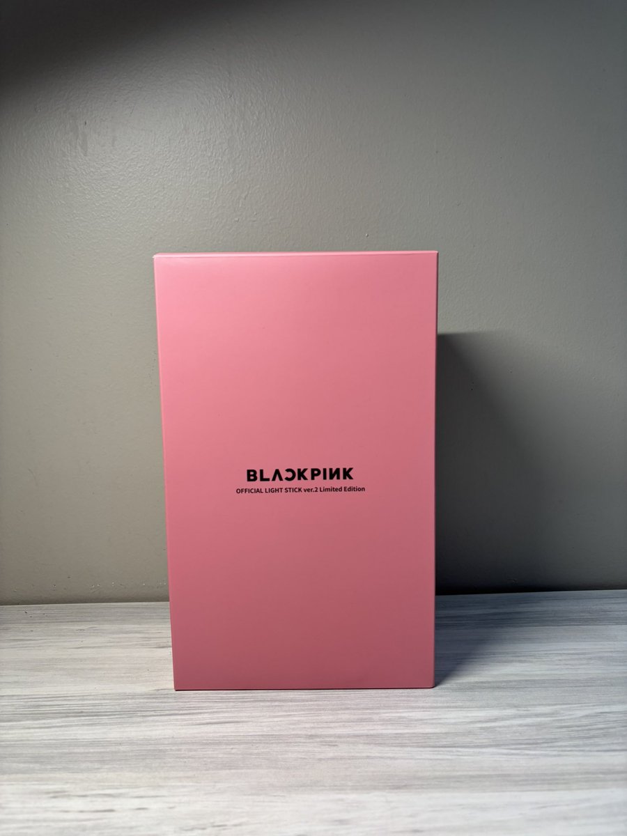 milkubee's tweet photo. 🖤✨ WTS / PRELOVED OFFICIAL BLACKPINK LIGHTSTICK VER.2 ✨🖤

Blink bong kesayangan mau dilepas 🥹🎀
📦 Kondisi : LIKE NEW, belum pernah dipakai konser/sync sama sekali — cuma dipajang cantik di rak koleksi✨
✔️ Fullset lengkap
✔️ No lecet / no defect
✔️ Ga include battery https://t.co/rrElYwMIro