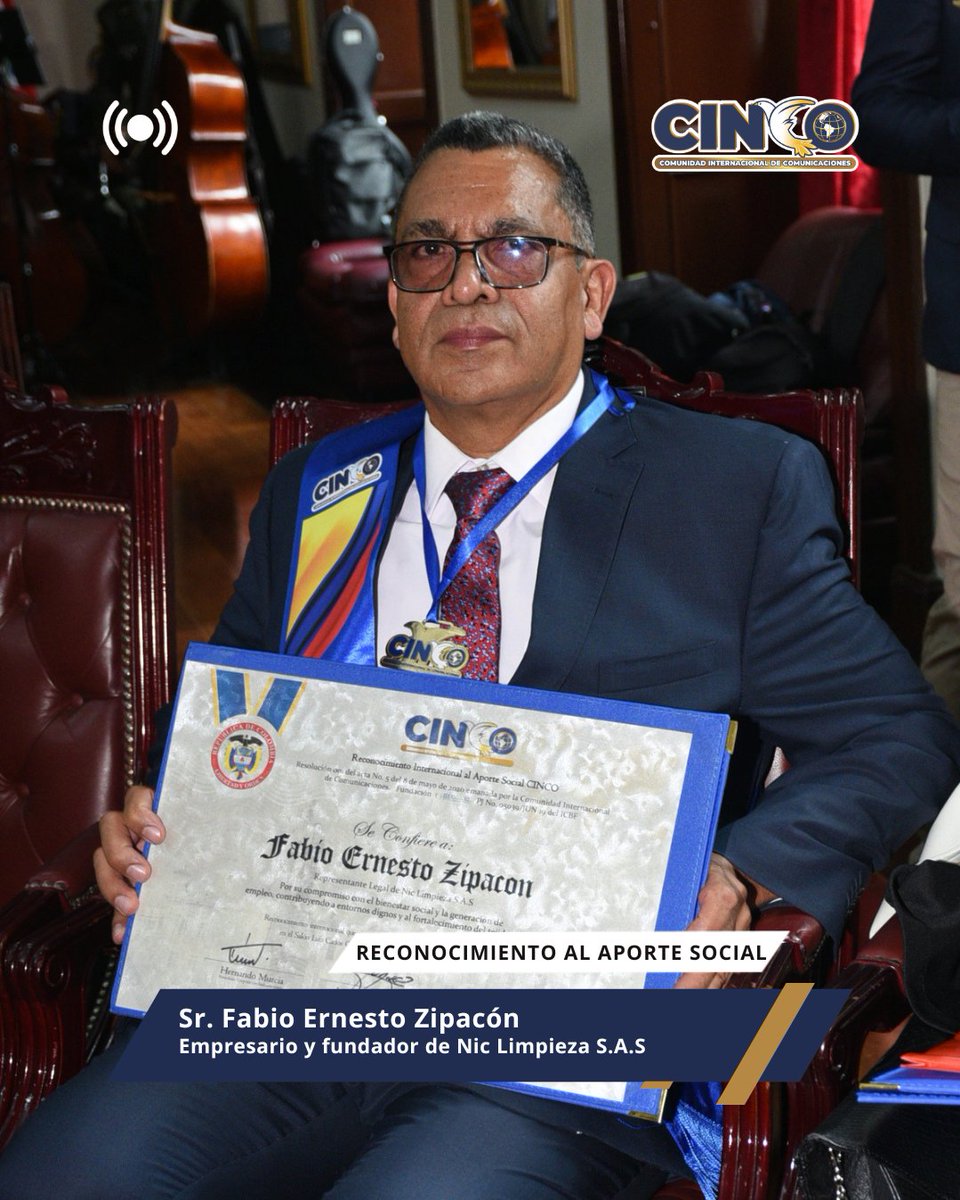 cinco5org's tweet photo. Reconocimiento al aporte social para el Sr. Fabio Ernesto Zipacon, por su compromiso con el bienestar social y la generación de empleo, contribuyendo a entornos dignos y al fortalecimiento del tejido social. 

#CINCO #reconocimientocinco #aportesocial #parati https://t.co/fw4BfVTQwT