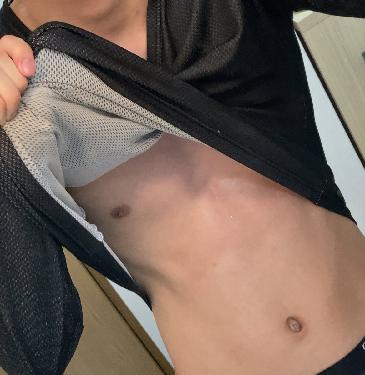 siro_286's tweet photo. 筋トレやるのサボりたくなりがち https://t.co/tiFPXFzJxg