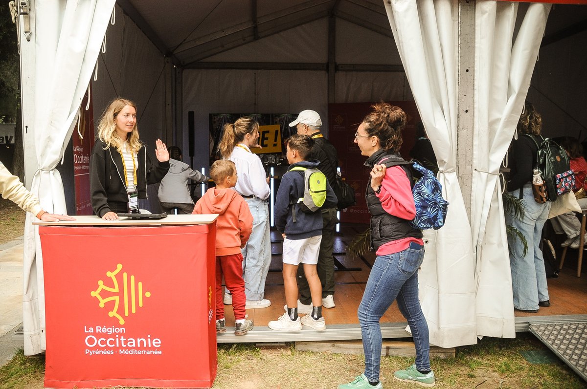 MDAM34's tweet photo. Déambulation de la présidente de Région Carole Delga à la 30eme édition Festival International des Sports Extrêmes @CaroleDelga @presseoccitanie @Occitanie @fiseworld https://t.co/tOa5FwdyhO