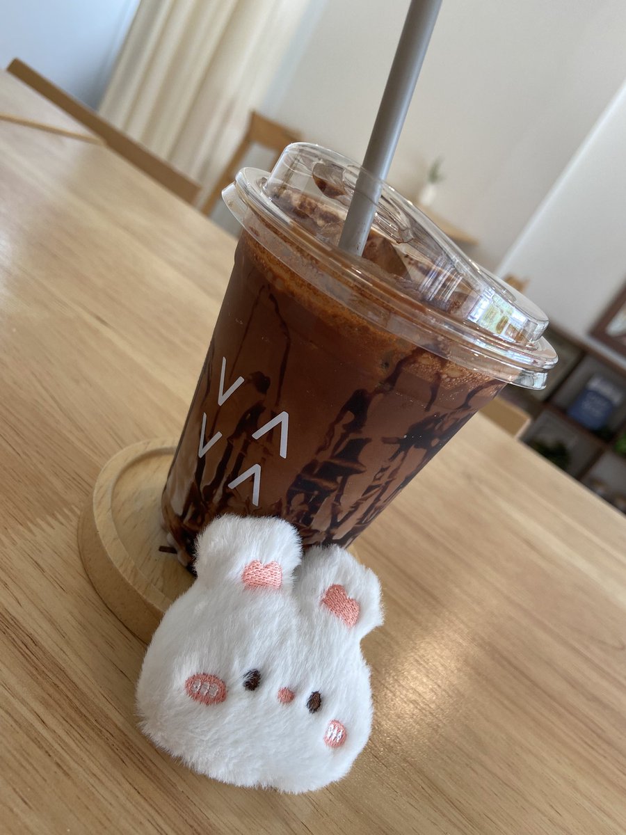 Chiffon_Decilia's tweet photo. วันนี้เค้กไปหม่ำๆที่ @Versatile_Cafe มาา🙌🏻
โกโก้ชาไทยอร่อยมากค่ะต้าว ต้องลอง~!🍫🧡🥺✨
ปล.ให้น้องกาตุ่ยคือต้าวเค้ก🐰🍰💓
#VersatileCafe https://t.co/vNc6IhnZuZ