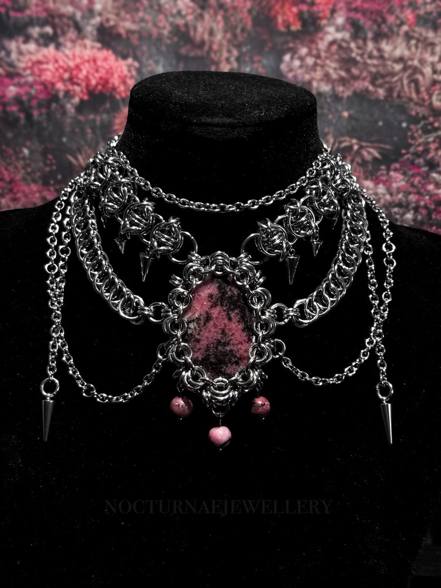s1nkyourteeth's tweet photo. i love making sleep token inspired chainmaille jewellery 🩷 https://t.co/7wdzwpQDZG