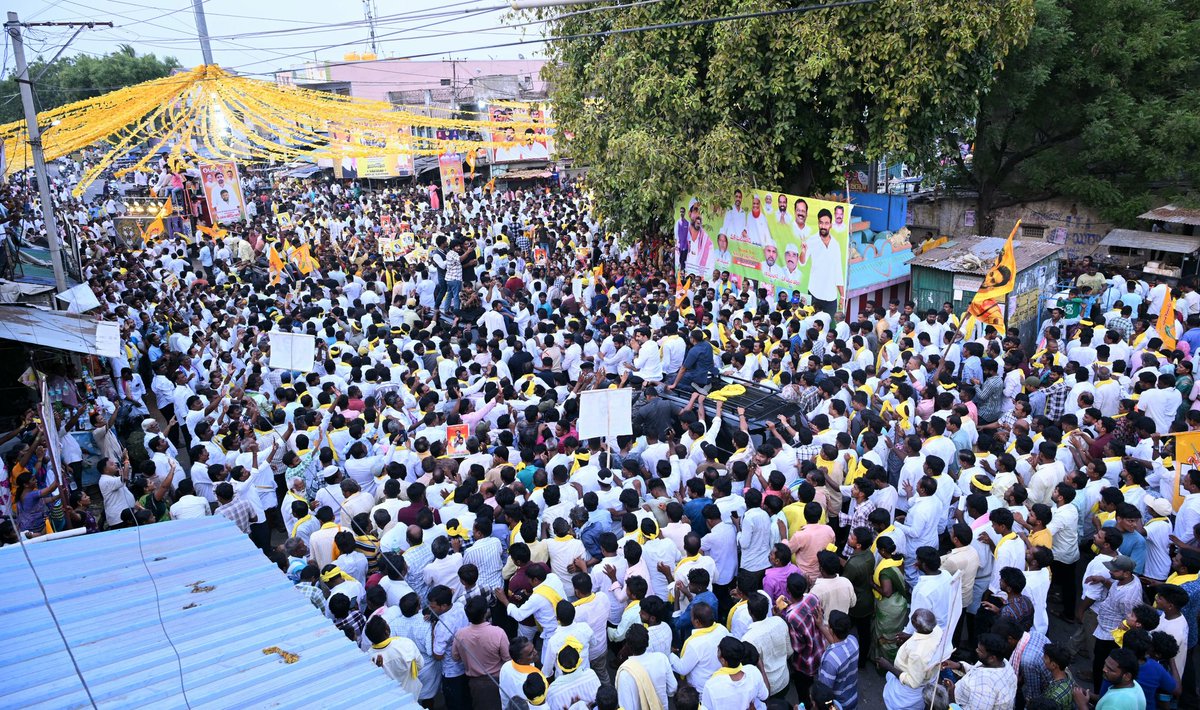 Shaiksh11548443's tweet photo. దద్దరీల్లిన ధర్మవరం 🔥

@naralokesh 😍🙏 https://t.co/tvH3OWVgdL