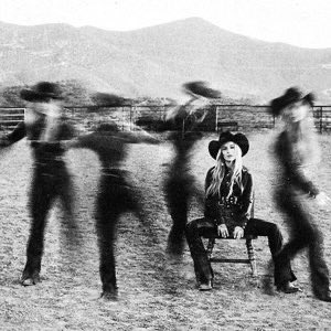 aesquinca's tweet photo. El #AlfaEstreno de hoy 'CAN'T SIT STILL' es de la #AlfaArtista cantautora de música country estadounidense 🇺🇸 @laineywilson y habla de la importancia de mantenerse en movimiento, de ir siempre un paso adelante y hacer que las cosas sucedan, por mas complejas que parezcan.
Lo escuchan por @alfa913fm #DondeTodoNace, ¿qué les parece?