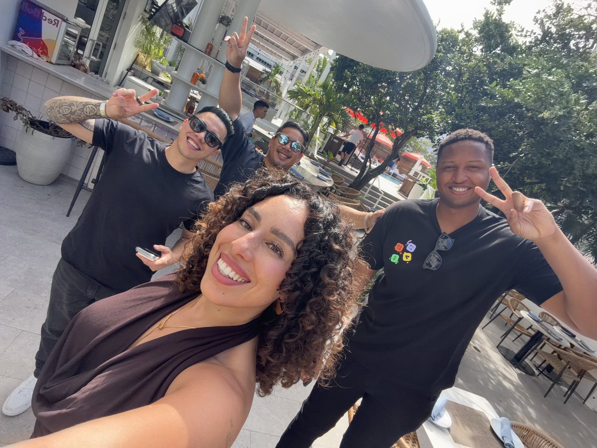 onchainro's tweet photo. GM from the @phantom talent squah https://t.co/JwE4zILrmH