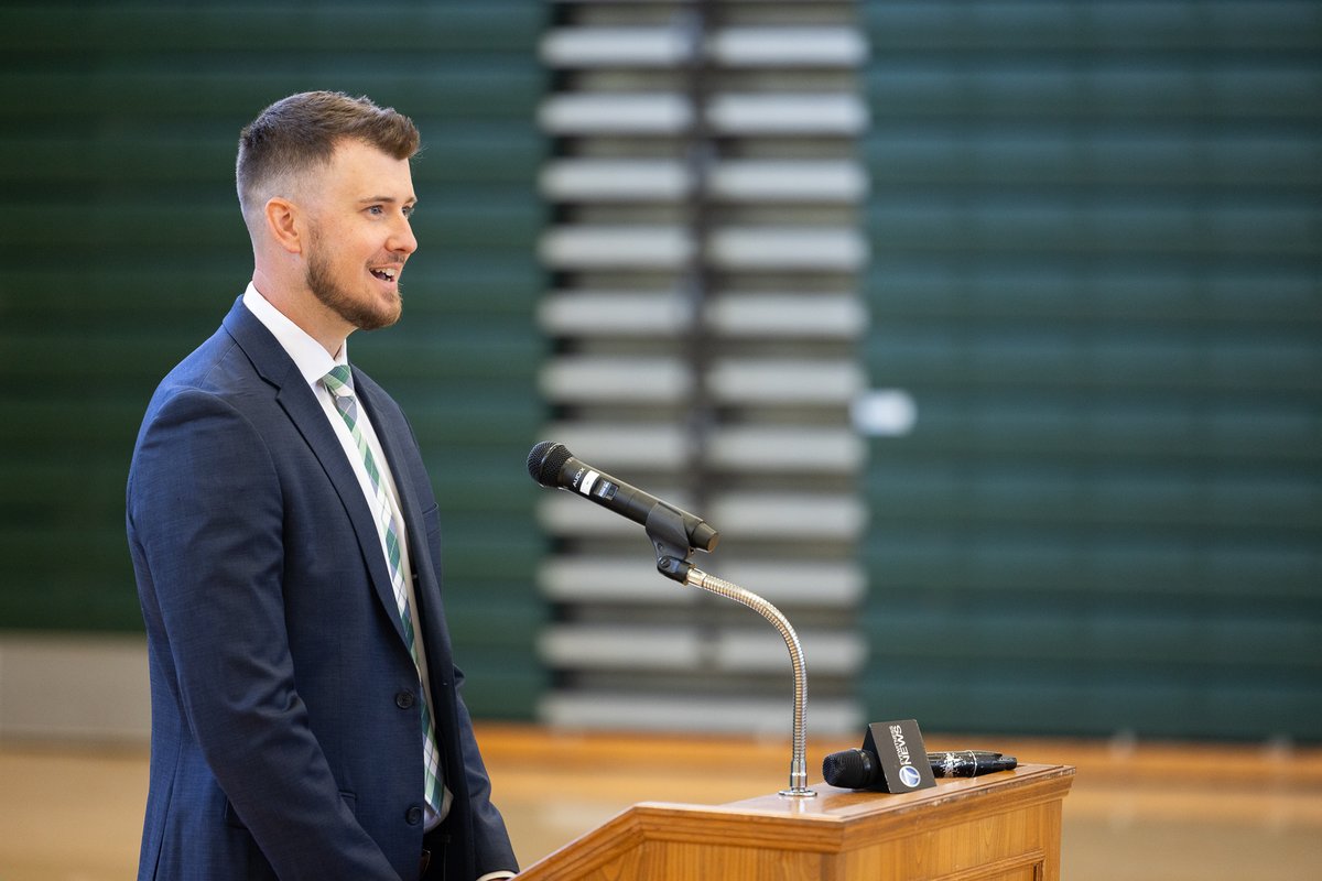 JSCC_main's tweet photo. Welcome to Green Jay Nation, Coach Small!

Learn more about our new Women's Basketball Head Coach at https://t.co/CKkAM2gIzB https://t.co/ABgMl7BcIJ