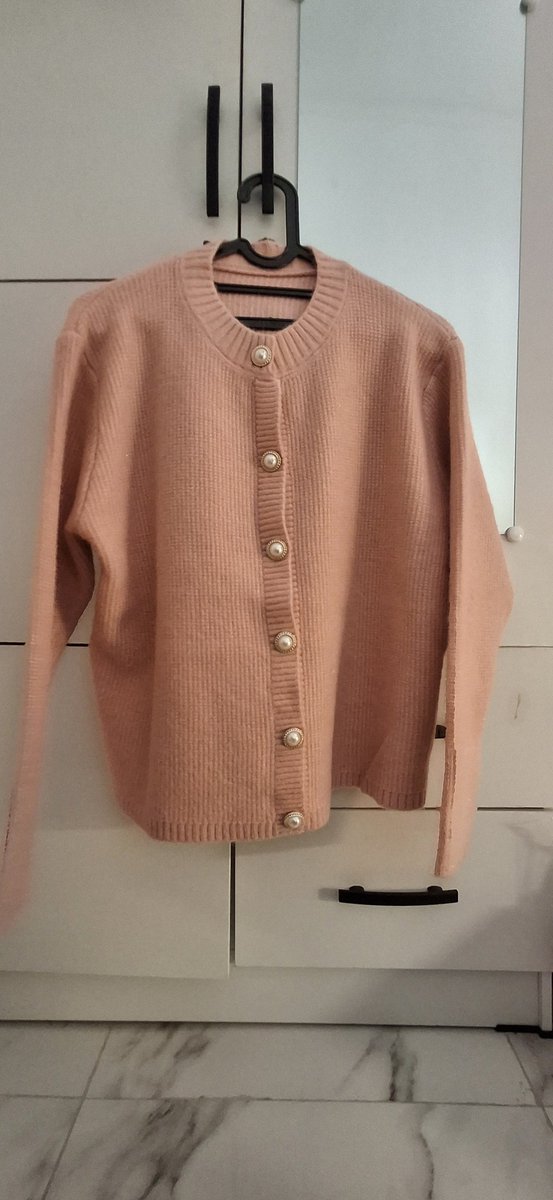 Clestye's tweet photo. @avoceannn Cardi lucu nihh pink https://t.co/s5Rghr6buR