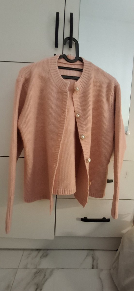 Clestye's tweet photo. @avoceannn Cardi lucu nihh pink https://t.co/s5Rghr6buR