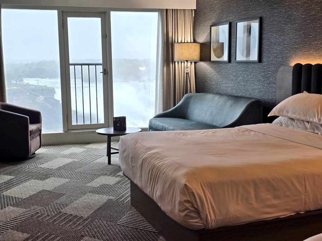 soyoso's tweet photo. มาเยี่ยม Partner ที่ Sheraton Niagara Falls view เพื่อ Inspect โรงแรมสำหรับกรุ๊ปที่จะมาดูบอลโลกเดือนมิย. นี้
พนักงานเล่นใหญ่น่ารัก ทำป้ายต้อนรับด้วย 55555 #พี่โยพาเที่ยว #แคนาดา https://t.co/bHhi4hxhf4