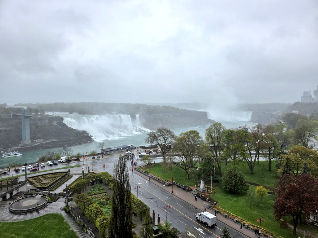 soyoso's tweet photo. มาเยี่ยม Partner ที่ Sheraton Niagara Falls view เพื่อ Inspect โรงแรมสำหรับกรุ๊ปที่จะมาดูบอลโลกเดือนมิย. นี้
พนักงานเล่นใหญ่น่ารัก ทำป้ายต้อนรับด้วย 55555 #พี่โยพาเที่ยว #แคนาดา https://t.co/bHhi4hxhf4