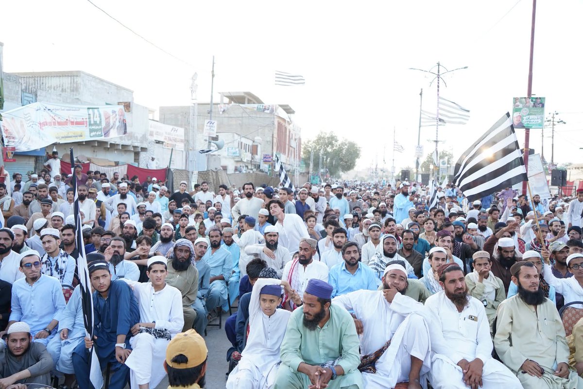 umer83837's tweet photo. قائدِ جمعیت مولانا فضل الرحمان کا پیغام ہمیشہ یہی رہا ہے کہ امت کی طاقت اتحاد میں ہے، تقسیم میں نہیں۔
آج کا اجتماع صرف ایک سیاسی یا تنظیمی پروگرام نہیں بلکہ امت کے اجتماعی شعور کو بیدار کرنے کی ایک کوشش ہے۔
@MoulanaOfficial
#وحدت_امت_کانفرنس_کراچی https://t.co/MW0RxmVDpo