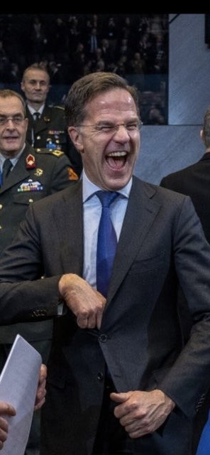 Matthias van den Berg tweet media