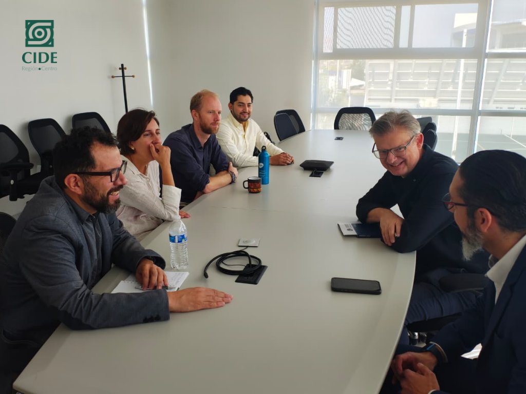 CIDE_RC's tweet photo. ✅ El CIDE Región Centro y la Universidad Politécnica de Aguascalientes fortalecen sus proyectos de colaboración. 🤝

🎓 El Mtro. Otto Granados Franco, rector de la Universidad Politécnica de Aguascalientes (UPA) sostuvo reuniones de trabajo con los profesores e investigadores. https://t.co/cynoM0PPdw