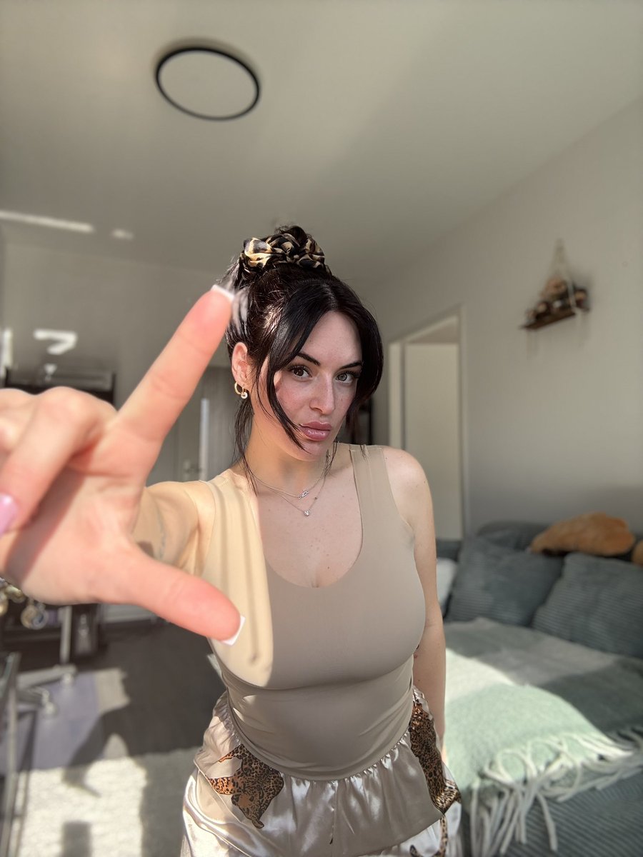 goddess Em✨ tweet media