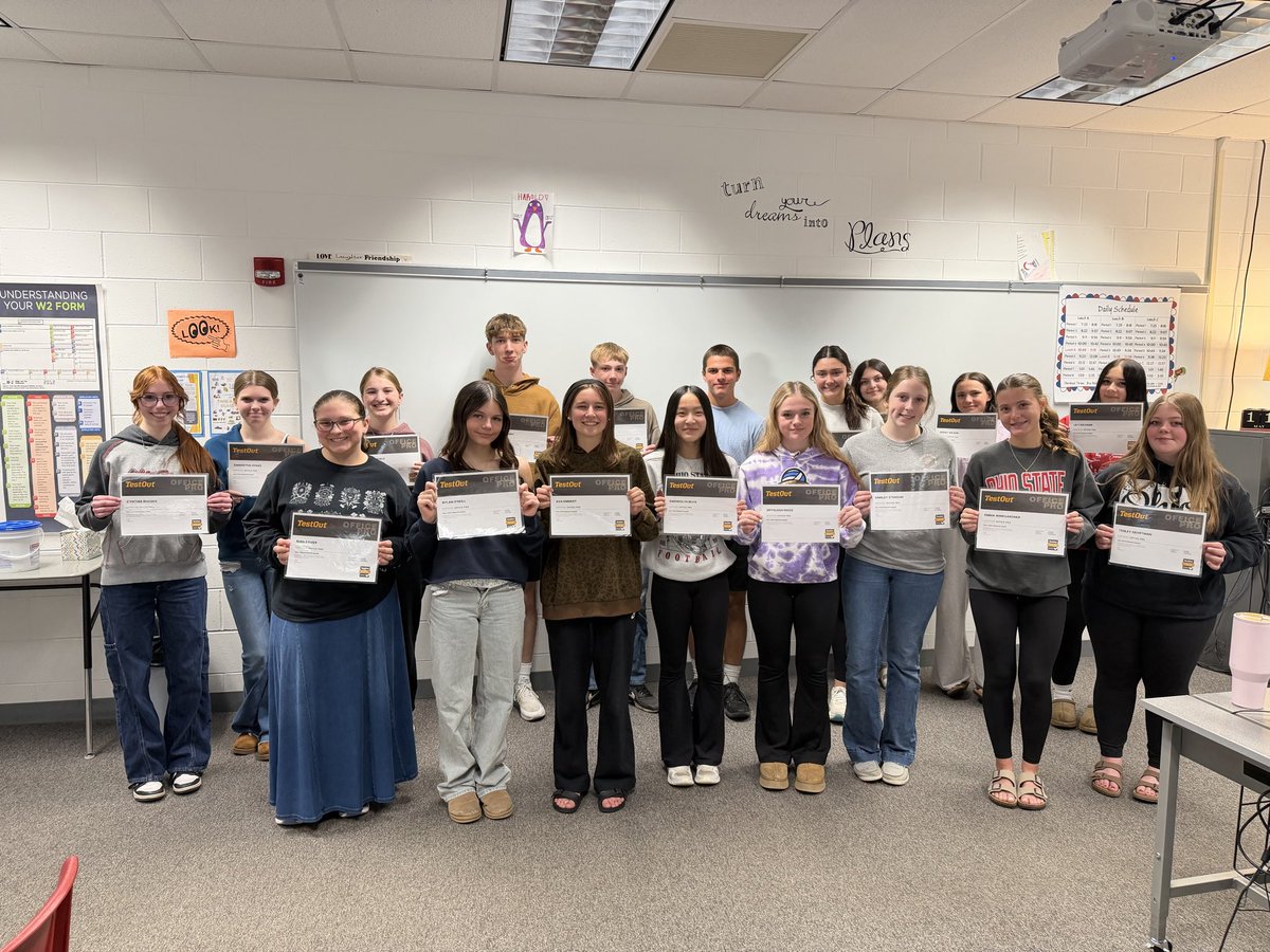 robinpowell5555's tweet photo. They did it! Each of these amazing Microsoft Office CCP students earned their TestOut Office Pro Certification!
#MicrosoftOfficeCCP
#TestOut
#soproudofthem
#theyareexpertsnow https://t.co/XigerEzDI6
