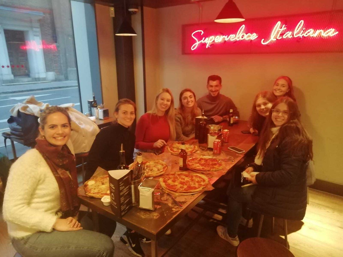 KAESocial's tweet photo. It’s not just pub evenings our KAE students enjoy… this #ThrowbackThursday we’re celebrating Pizza Evening too.  

Here’s some trips to our favourite local spot, and with National Pizza Party Day in the US this Friday, it’s the perfect excuse for our London students to join in! https://t.co/TNZWSZID0j