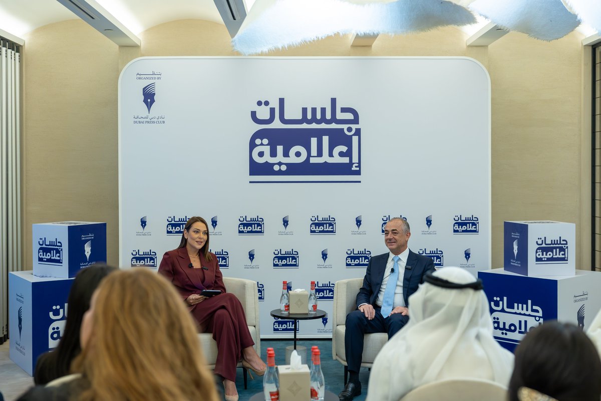 DubaiPressClub's tweet photo. في جلسة إعلامية من تنظيم نادي دبي للصحافة، ناقش معالي إلياس بوصعب نائب رئيس مجلس النواب اللبناني مع عدد من الإعلاميين والأكاديميين التطورات السياسية والاقتصادية في لبنان بين التحديات الإقليمية والسعي نحو تحقيق استقرار أمني واقتصادي طويل الأمد. أدارت الجلسة الإعلامية كارولينا نصار من سكاي نيوز عربية.

أهم ما جاء في الجلسة 

"لبنان يتأثر بشكل كبير بالتطورات الإقليمية، وقراره الأمني ليس بيد الحكومة اللبنانية فقط، بل يرتبط بقضايا أكبر مثل العلاقة بين إيران والخليج، وروسيا، والصين ... وأي تسوية إقليمية ستنعكس حتمًا على لبنان"

"ينبغي تطبيق دستور الطائف كاملاً، والذي ينص على حصرية السلاح بيد الجيش اللبناني، بسط سلطة الدولة على كامل أراضيها، قانون انتخابات عصري مع تحول حزب الله إلى حزب سياسي، مع ضرورة وجود ضمانات دولية تتعلق بتحرير الأراضي اللبنانية المتنازع عليها مع إسرائيل"

"لدي تفاؤل كبير بمستقبل لبنان، وأتوقع استقرارًا طويل الأمد يختلف عن الأزمات السابقة. الشعب اللبناني قادر على إعادة بناء الاقتصاد بسرعة بمجرد توفر الاستقرار والقانون"

"استراتيجية الرئيس الأمريكي دونالد ترامب ضد إيران لم تُحقق أهدافها المعلنة بسرعة، وقد تتجه الأمور نحو حصار اقتصادي أشد بدلاً من حرب عسكرية طويلة الأمد"

"الإمارات تقدم مثال لكيفية تحويل الأزمات إلى فرص، ودبي تستعد لمفاجآت اقتصادية كبيرة بعد انتهاء الأزمة الحالية، وأنصح الجميع بالاستفادة من الفرص الاقتصادية المتاحة حاليًا"

"اعتداءات إيران على دول عربية أضرت بمصالحها الاقتصادية، ونسفت الثقة مع جيرانها"